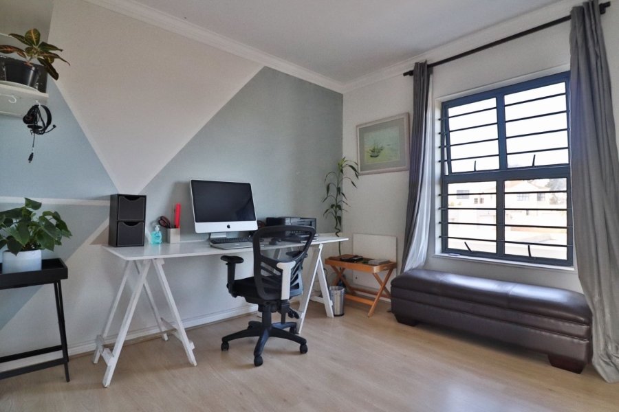 To Let 2 Bedroom Property for Rent in Royal Ascot Western Cape